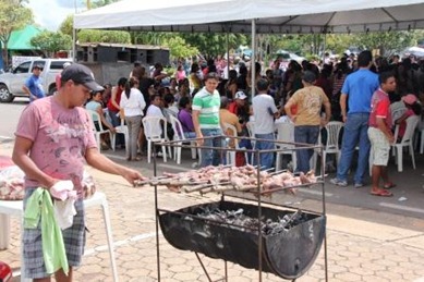 Churrasco irônico em frente à prefeitura de Marabá (1)