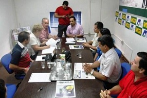 Agenda M&iacute;nima CDL Parauapebas &eacute; entregue a Coutinho e Valmir