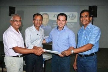 Diretores da ACIP entregaram a Agenda Mínima ao candidato Adelson Fernandes