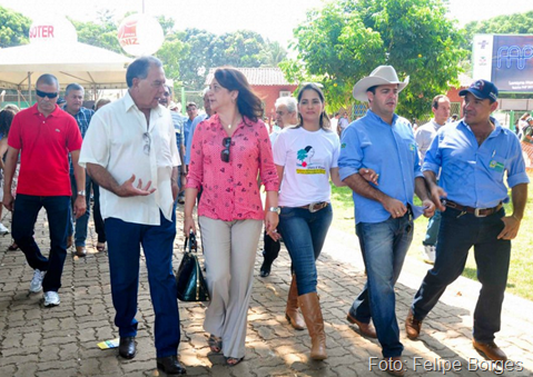 Senadora K&aacute;tia Abreu visita a 8&ordf; FAP