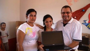 Secretaria de Educa&ccedil;&atilde;o de Parauapebas entrega notebooks a alunos da zona rural