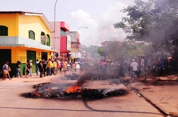 Protesto comerciantes contra a CELPA por Lima Rodrigues