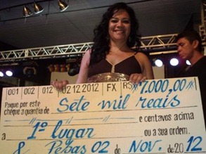 Cantora Simone Almeida, de Bel&eacute;m, vence o VI Festival de M&uacute;sica de Parauapebas