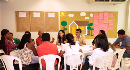 Habita&ccedil;&atilde;o de interesse social &eacute; discutida por diferentes setores da sociedade durante oficina