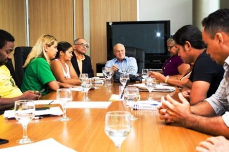 Parauapebas: vale alimenta&ccedil;&atilde;o e outros assuntos de interesse dos servidores s&atilde;o discutidos em reuni&atilde;o
