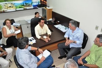 Prefeito e representantes da Celpa Prefeito e representantes da Celpa