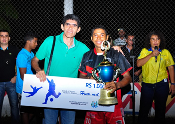 Campo de Futebol do Complexo Esportivo Rio Verde recebe nova ilumina&ccedil;&atilde;o