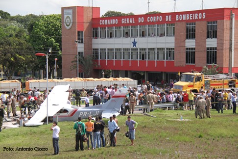 (16074) Avi&atilde;o bimotor cai em Bel&eacute;m