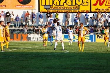 &Aacute;guia vence, sobe para 5&ordm; e empurra Brasiliense para o 7&ordm; lugar na S&eacute;rie C