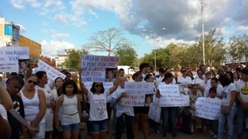 Popula&ccedil;&atilde;o participa de ato p&uacute;blico reivindicando paz em Parauapebas