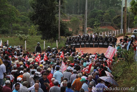 Garimpeiros decidem invadir mina e entram em confronto com a PM