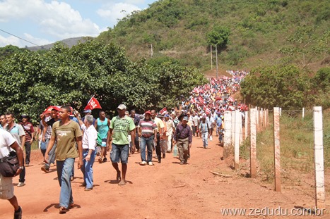 Garimpeiros decidem invadir mina e entram em confronto com a PM