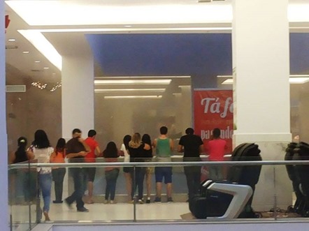Marab&aacute;: obra &ldquo;pega fogo&rdquo; no shopping, cinema fecha e visitantes v&atilde;o embora por causa da fuma&ccedil;a