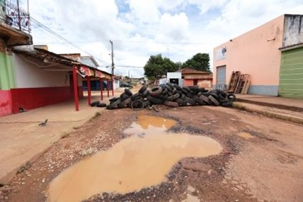 Marab&aacute;: moradores fecham rua com pneus em protesto pelas condi&ccedil;&otilde;es da via