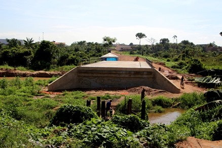 Secret&aacute;rio inspeciona obras de ponte na zona urbana de Parauapebas