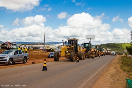 Prefeito assina ordem de servi&ccedil;o para in&iacute;cio de obras de duplica&ccedil;&atilde;o da Rodovia PA-160