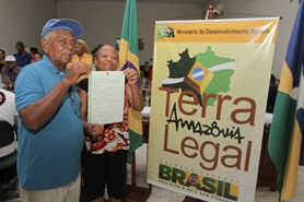 Terra Legal entrega t&iacute;tulos para agricultores no Par&aacute;