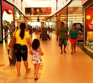 Dia das m&atilde;es prev&ecirc; aumento no movimento de shopping em Parauapebas