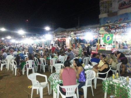 Festival Junino de Parauapebas teve início ontem com carroçada e arraial