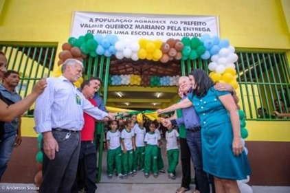 Muita emo&ccedil;&atilde;o na entrega da escola Mundo Infantil na Palmares Sul