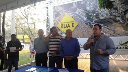 Prefeitura e Construtora Sucesso assinam O.S. da duplica&ccedil;&atilde;o da PA-275