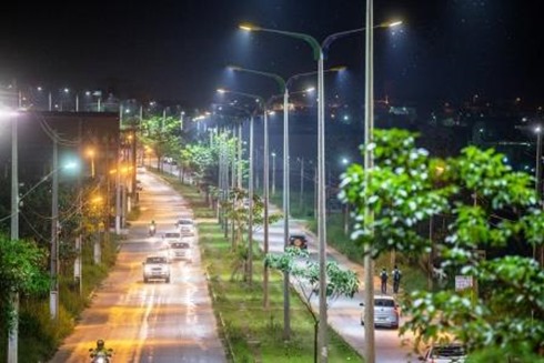 Nova ilumina&ccedil;&atilde;o &eacute; instalada em diversas avenidas de Parauapebas