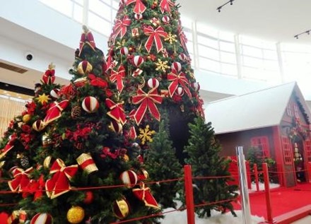 M&uacute;sica e apresenta&ccedil;&atilde;o de dan&ccedil;a para receber o Papai Noel no Partage Shopping Parauapebas