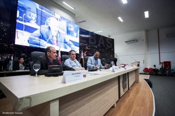 Audi&ecirc;ncia p&uacute;blica discute proposta or&ccedil;ament&aacute;ria 2015 na C&acirc;mara Municipal de Parauapebas