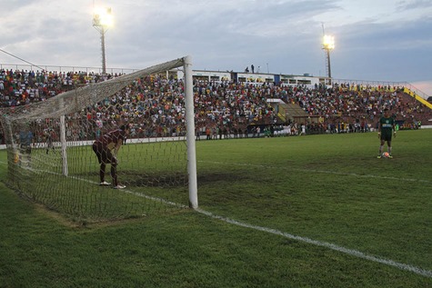 Nos p&ecirc;naltis, Parauapebas vence  Tapaj&oacute;s e &eacute; o campe&atilde;o da primeira fase do Campeonato Paraense 2015