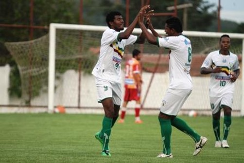 Futebol: Parauapebas vence em jogo treino no Rosen&atilde;o