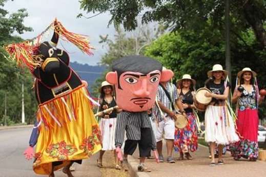 Grupo Retumb&aacute; realiza arrast&atilde;o com o ritmo de carimb&oacute; pela cidade de Parauapebas