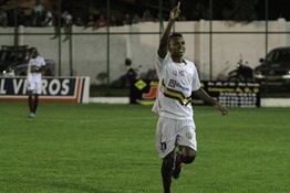Parauapebas derrota Independente, garante o primeiro lugar do Grupo A1 e pega o Camet&aacute; no s&aacute;bado pela semifinal do Paraz&atilde;o em casa.