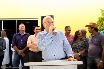 Prefeito Valmir Mariano declara, durante inaugura&ccedil;&atilde;o, que 2015 &eacute; o ano da sa&uacute;de
