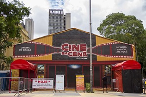 Cinema itinerante Cine em Cena Brasil estreia na cidade de Parauapebas