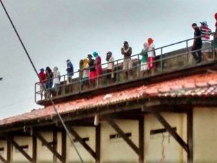 Clima tenso no Centro de Recupera&ccedil;&atilde;o de Reden&ccedil;&atilde;o. Quatro agentes prisionais est&atilde;o mantidos como ref&eacute;ns