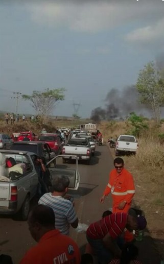 Assentados do Nova Jerusal&eacute;m interditam a PA-160 em Cana&atilde; dos Caraj&aacute;s. Ato prejudica troca de turno dos funcion&aacute;rios do S11D