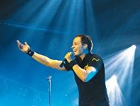 Feriado do Dia do Evang&eacute;lico em Cana&atilde; ser&aacute; comemorado com show de Andr&eacute; Valad&atilde;o