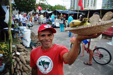 Popula&ccedil;&atilde;o de Marab&aacute; recebe a Feira Estadual da Reforma Agr&aacute;ria