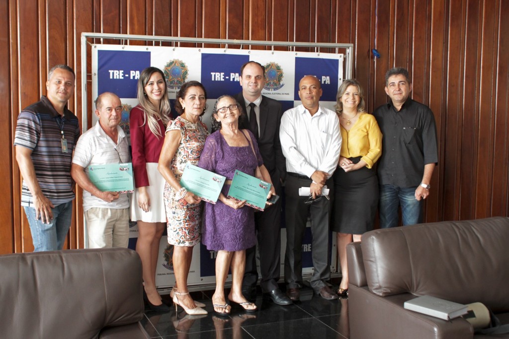 Mesários recebem homenagem da Justiça Eleitoral do Pará