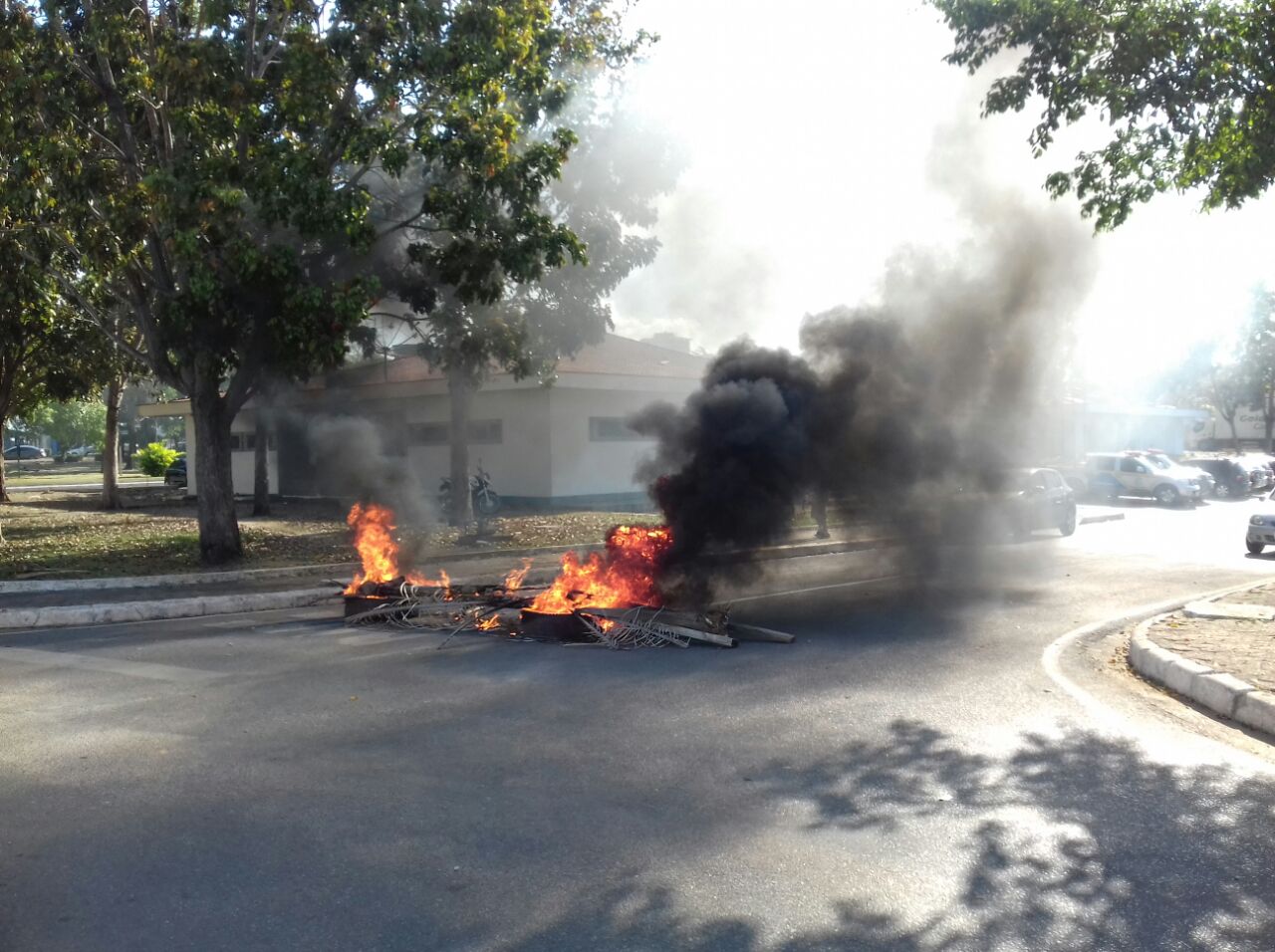 Em Marabá, prefeito interino rasga PCCR e, em protesto, professores invadem prefeitura