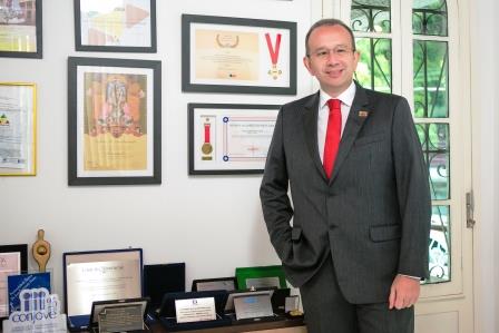 Simineral completa 10 anos de atuação e lança edição especial do Anuário Mineral
