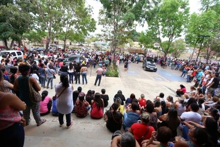 Servidores em estado de greve protestam na Câmara Municipal de Marabá