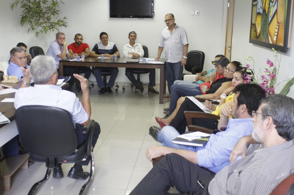 João Salame estica feriado para se ver livre de pressão até a próxima segunda-feira