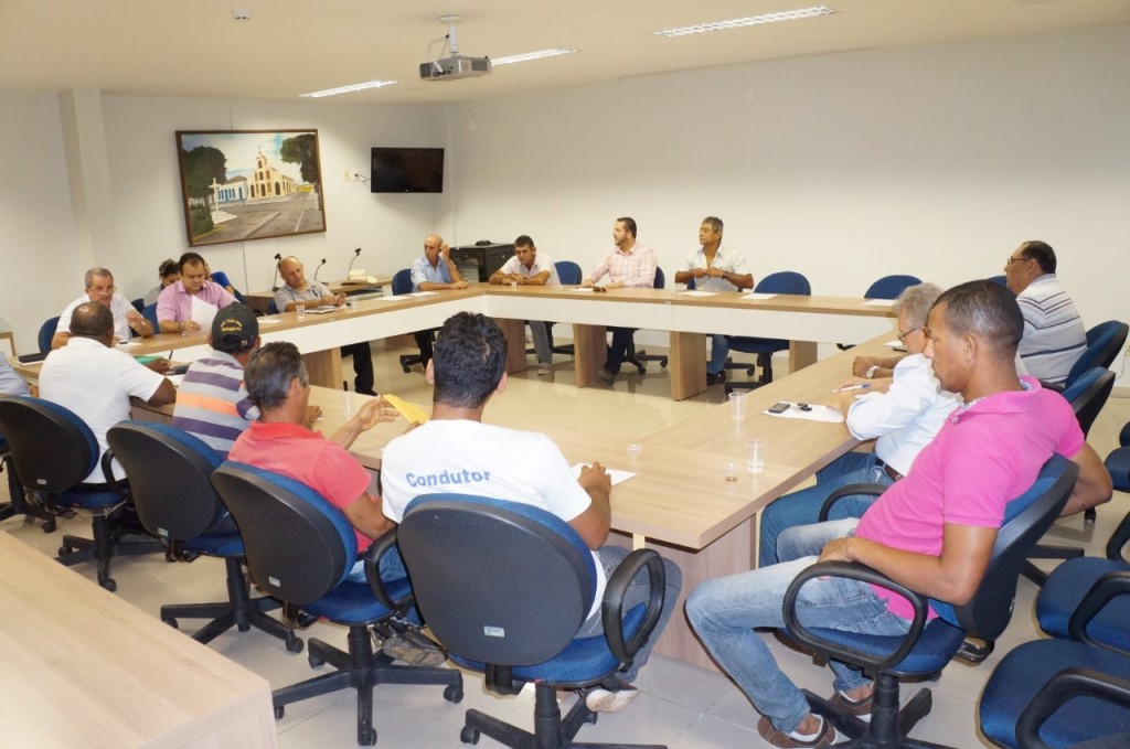 Líderes comunitários cobram de deputado federal ação em prol de criação de novos municípios