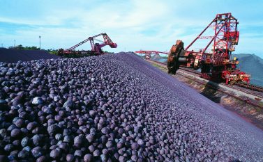 Importação chinesa de ferro em setembro é a maior da história