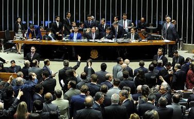 Derrubada de veto do ISS garante R$ 6 bi aos cofres municipais após mobilização dos prefeitos junto aos parlamentares.