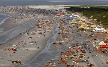 Teste verifica nível de poluição nas praias do Pará