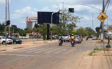 Faixas apagadas levam riscos de acidentes a pedestres e condutores marabaenses