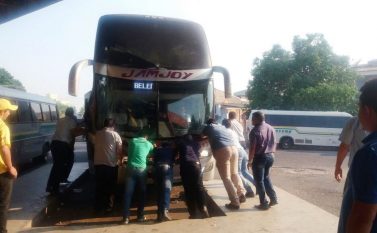 Susto durante batida de ônibus no Terminal Rodoviário de Parauapebas