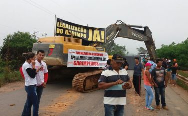 Sul do Pará: Garimpeiros interditam trecho da rodovia PA-279 por legalização do trabalho na região